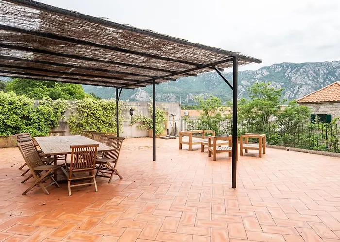 Le Chai, Belle Pour 13 Personnes Au Coeur D'un Vignoble Avec Piscine *