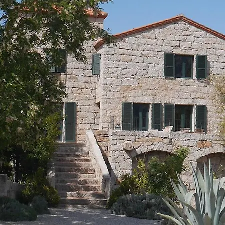 Le Chai, Belle Pour 13 Personnes Au Coeur D'un Vignoble Avec Piscine Sartène