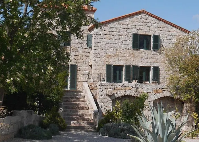 Le Chai, Belle Pour 13 Personnes Au Coeur D'un Vignoble Avec Piscine Sartène